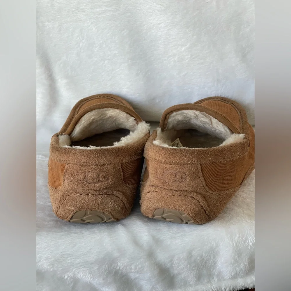UGG Men's Ascot Corduroy and Leather slippers Sz 11 brown